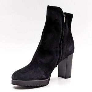 NWOT La Canadienne Women Myranda Waterproof Suede Lug Sole Bootie Size 6.5 Black